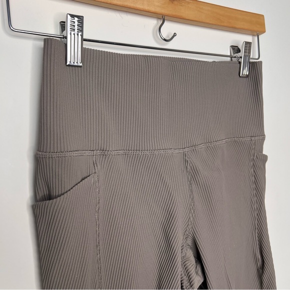 Athleta Salutation Stash Pocket Rib 7/8 Tight ribbed leggings size small - Picture 4 of 9